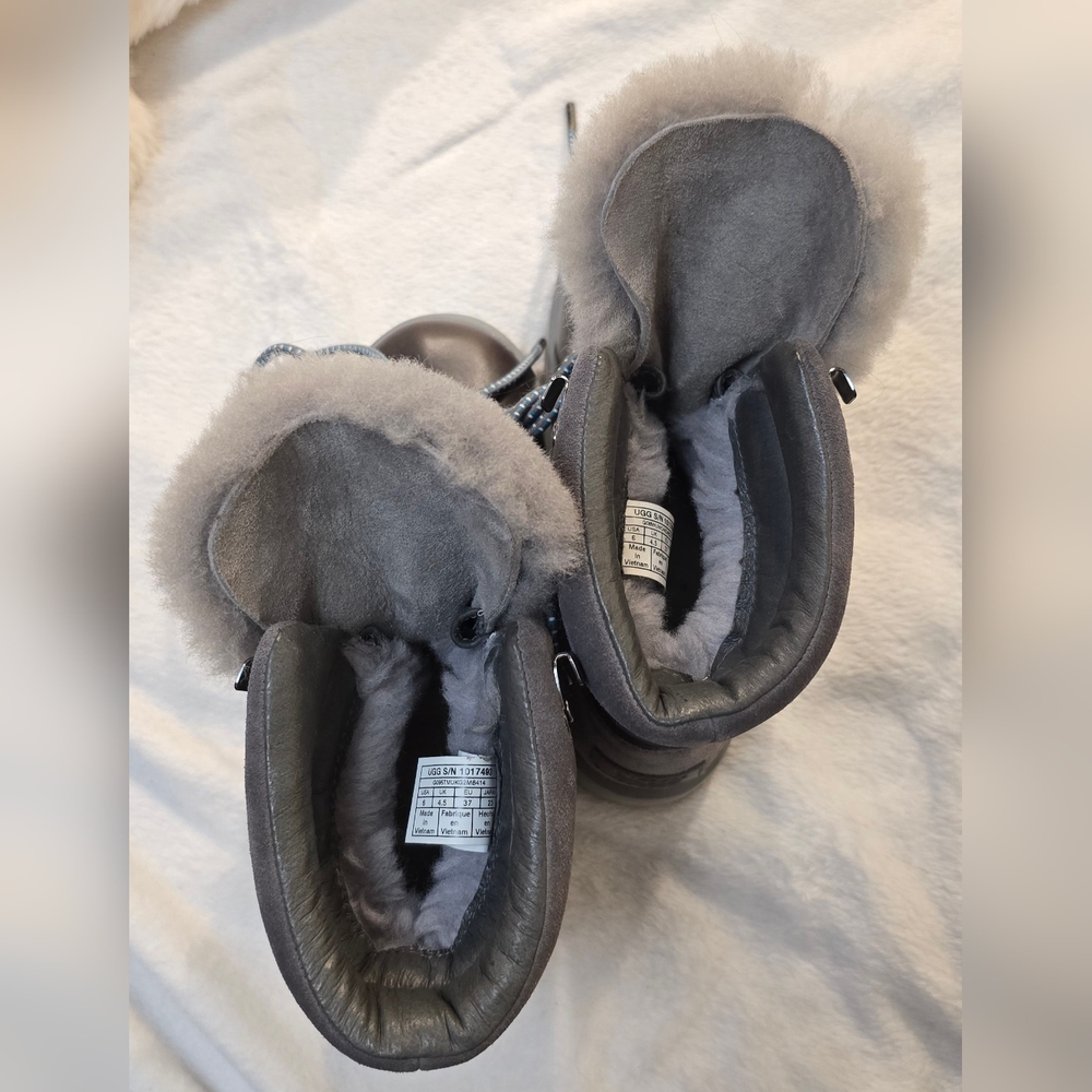 Ugg Women's Viki Waterproof Boots - Picture 7 of 8